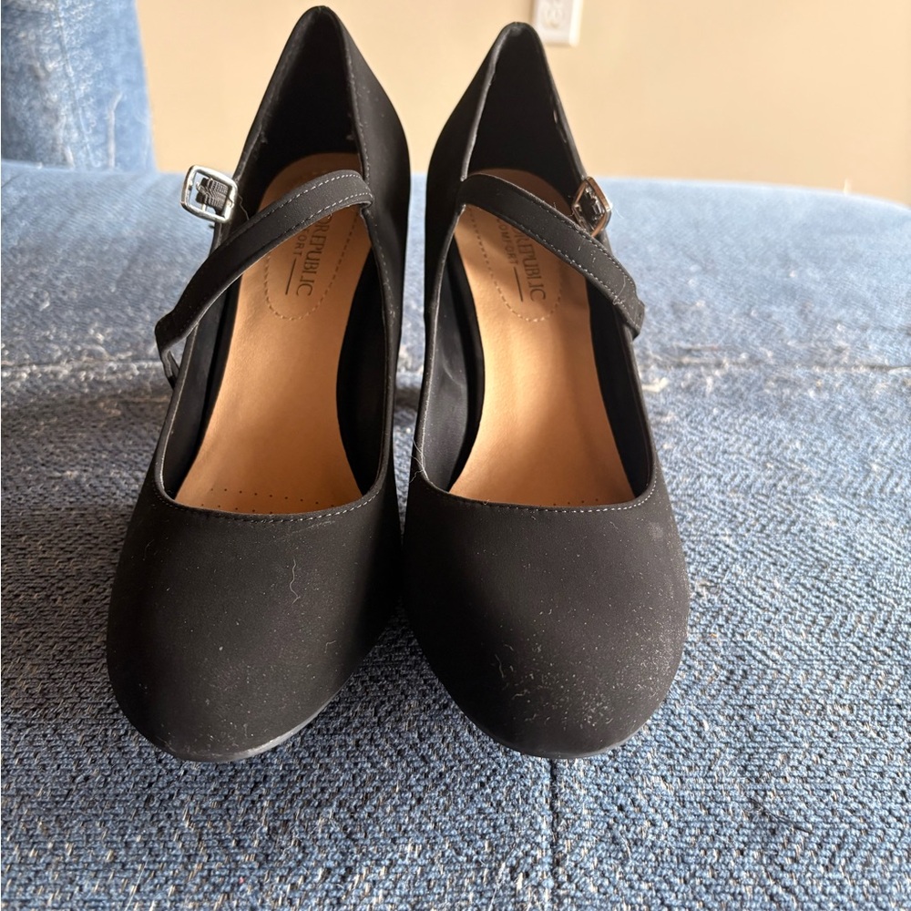 Women’s Black Mary Jane Heels with Adjustable Strap
